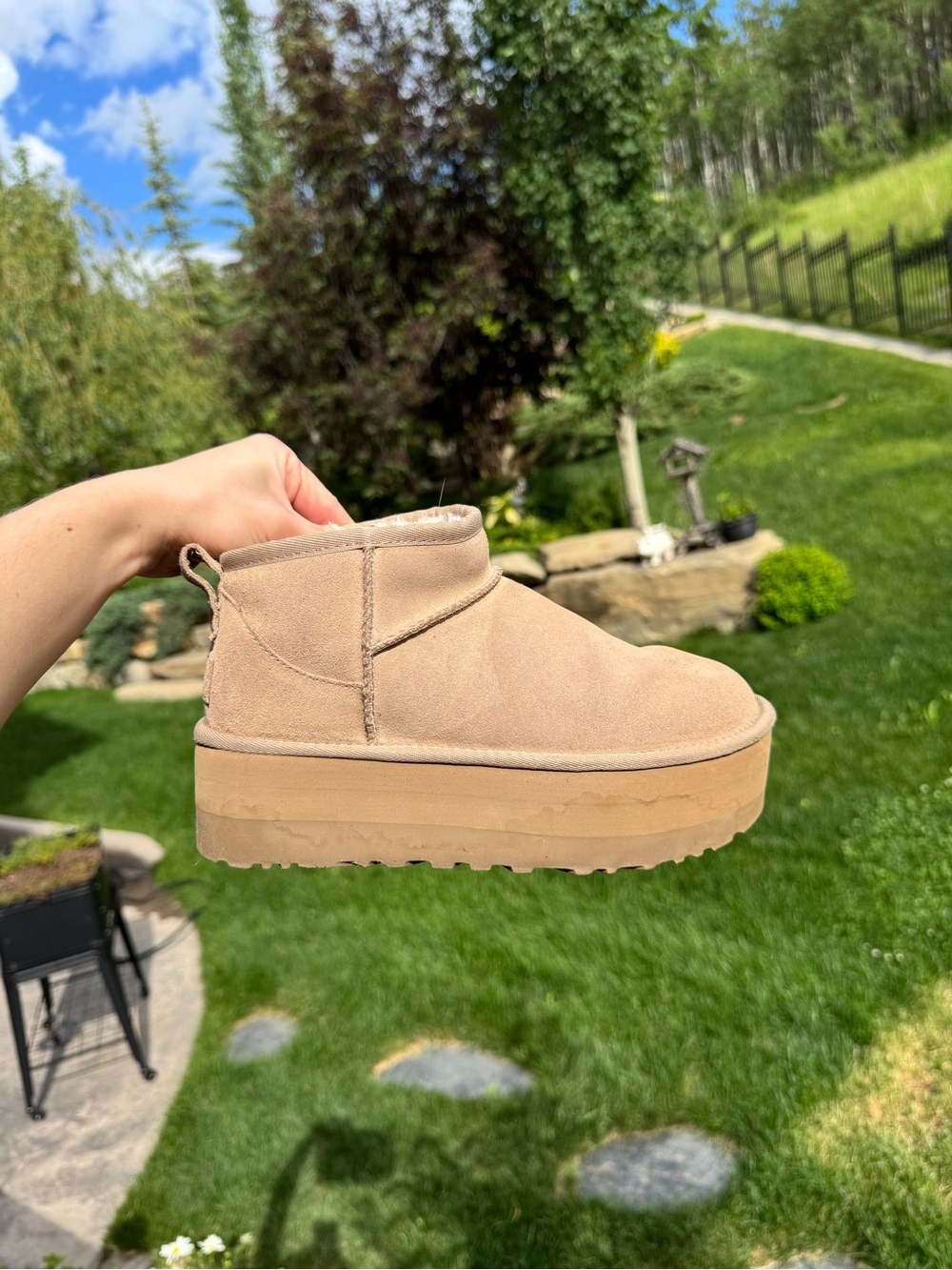 UGGs - Classic Short Platform Suede Ankle Boot - Beige - size 7